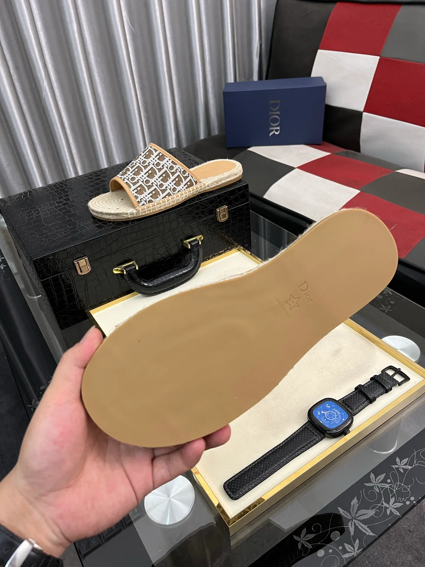 Men's shoes💰320⌚️⌚️DIOR Dior slippers New slippers are on sale simultaneously. Original materials imported from Italy. Fully imported sheepskin lining, sole: original sole provided by the original factory, exclusive movable molded sole, super comfortable, original factory follow-up goods, 🔍🔍high quality, can be entered and exited the counter at will, code number: 38-442️⃣colors available